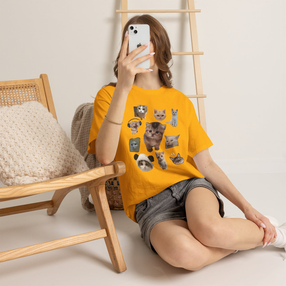 Süße Katzenköpfe T-Shirt — Collage von adorablen Kätzchenköpfen