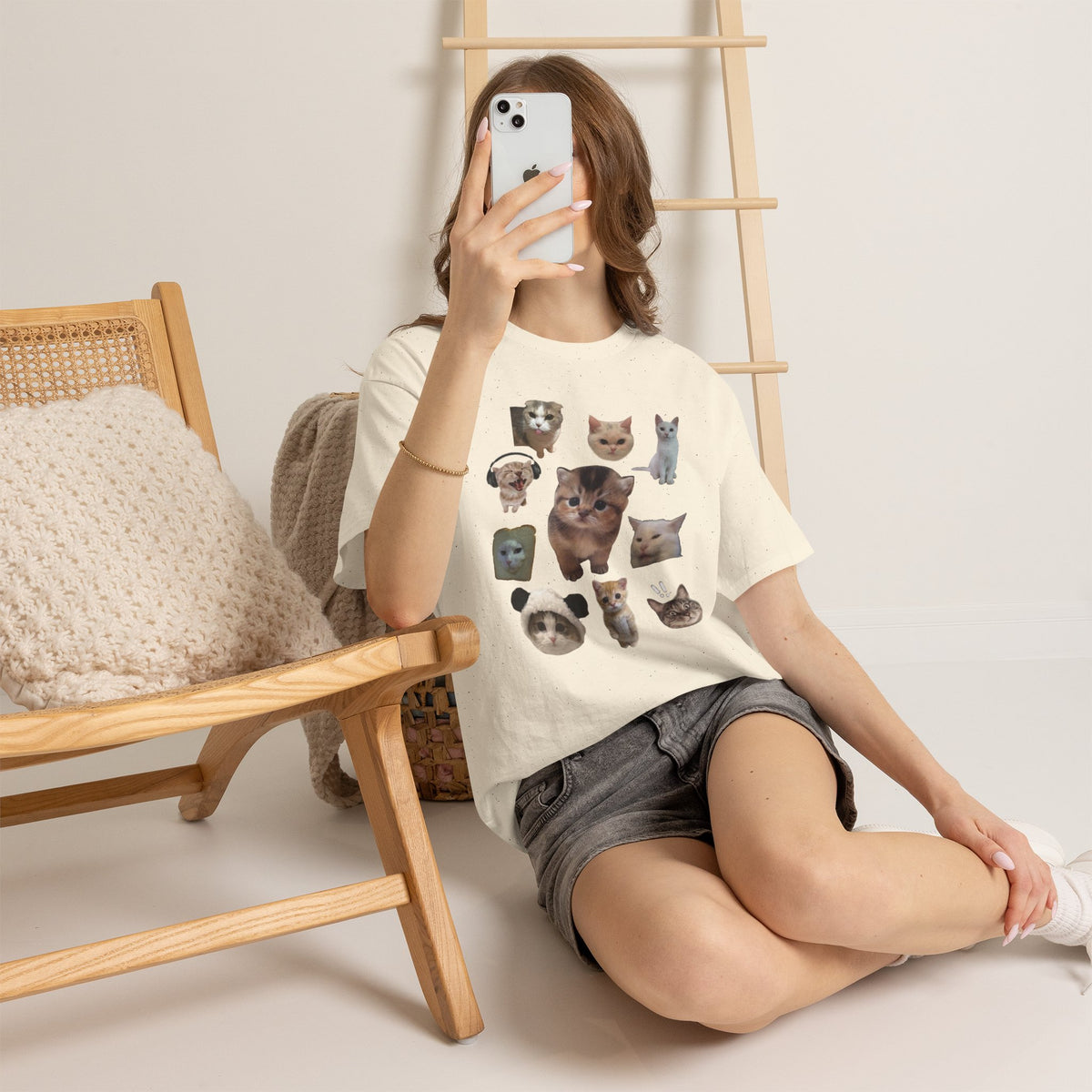 Süße Katzenköpfe T-Shirt — Collage von adorablen Kätzchenköpfen