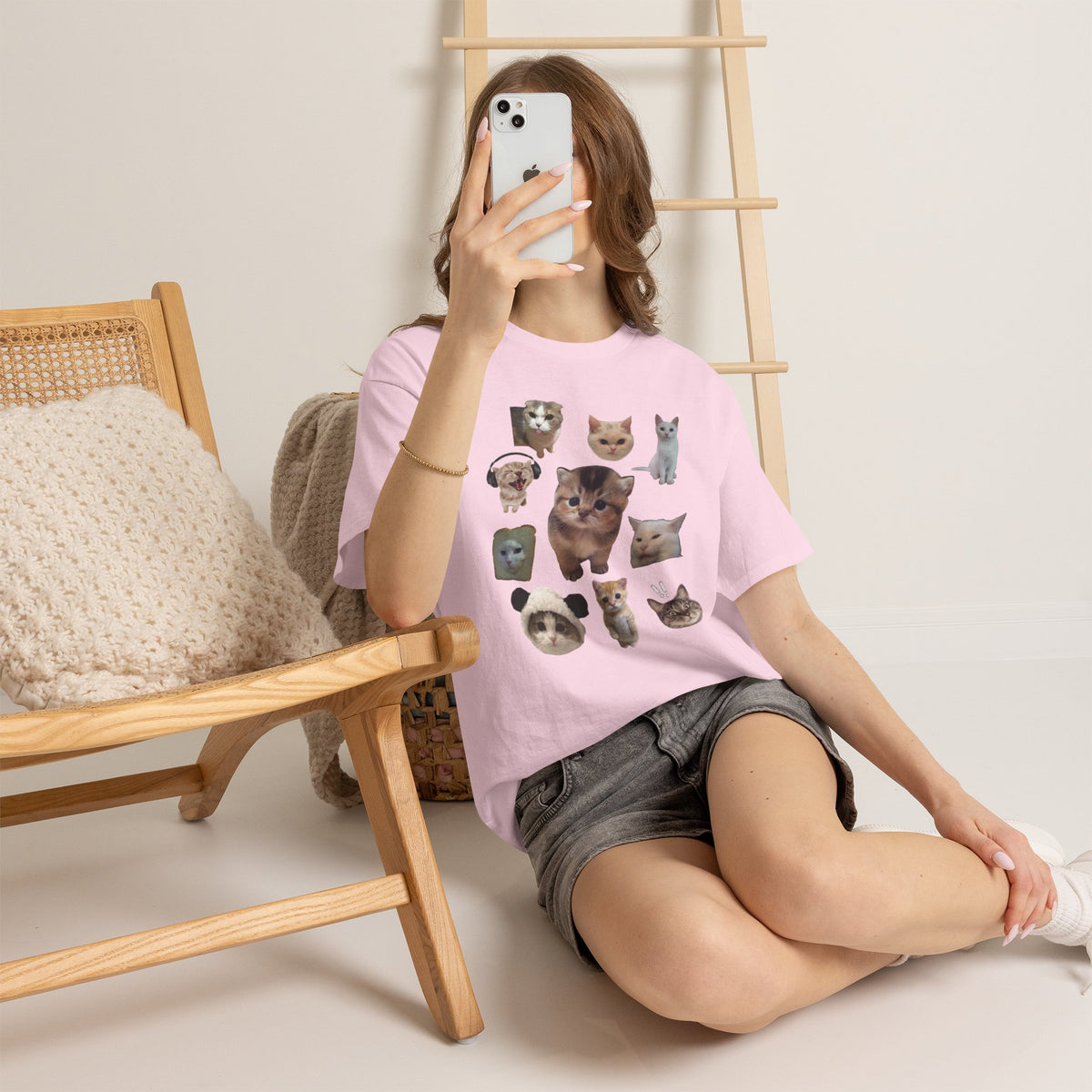 Süße Katzenköpfe T-Shirt — Collage von adorablen Kätzchenköpfen