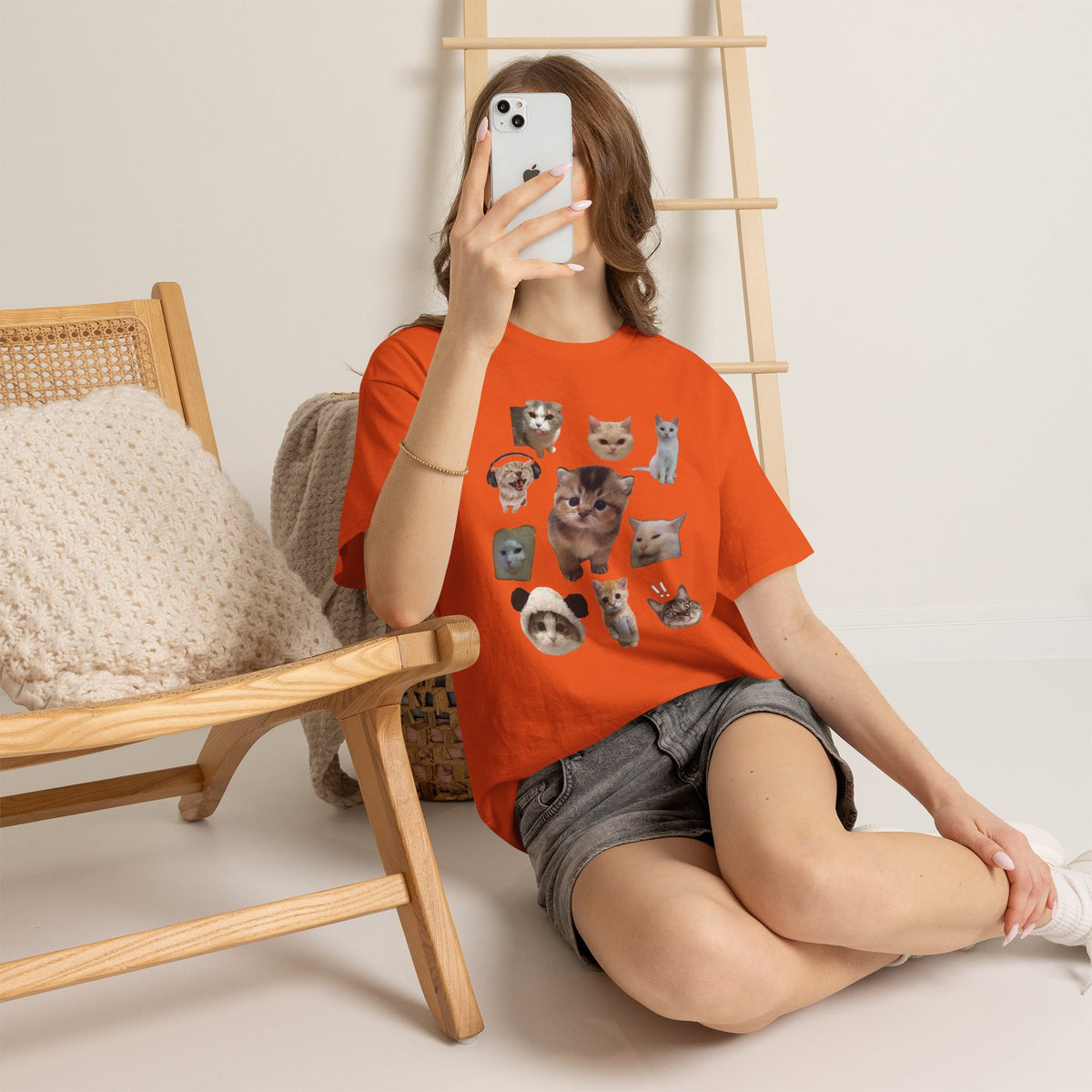 Süße Katzenköpfe T-Shirt — Collage von adorablen Kätzchenköpfen