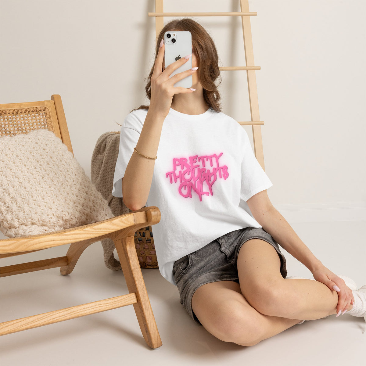 T-shirt « Pretty Thoughts Only » — T-shirt graphique inspirant