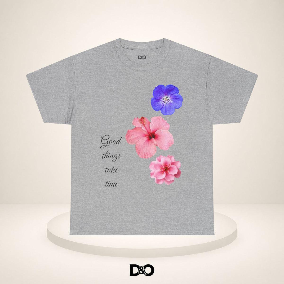 Tricou Floral Acuarelă — Tricou cu Hibiscus Roz și Mov „Lucrurile bune necesită timp”