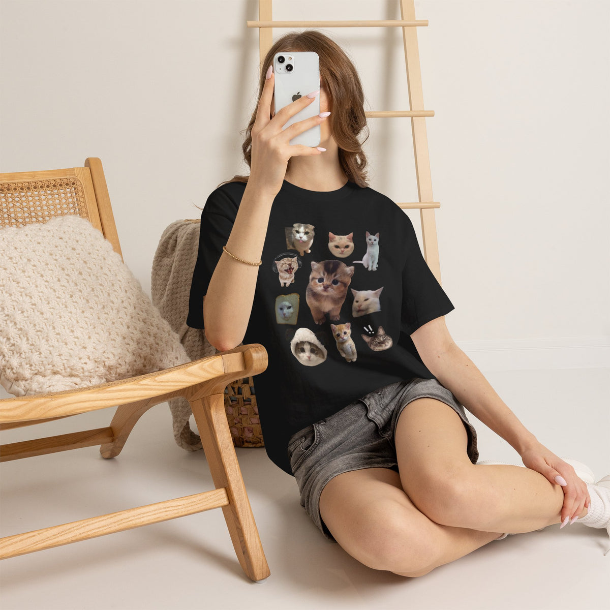 Süße Katzenköpfe T-Shirt — Collage von adorablen Kätzchenköpfen